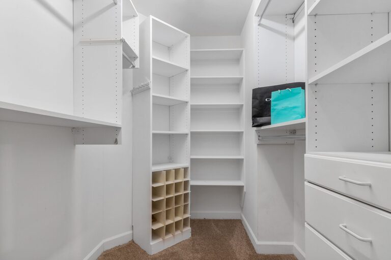 Simple Tips for a Tidy Closet That Stays Organized